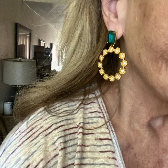 Gorgeous Oscar De La Renta emerald & gold earrings